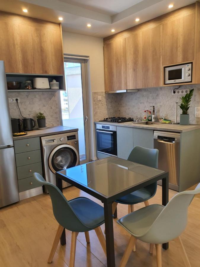 Tony'S Suite With Parking Athena Bagian luar foto