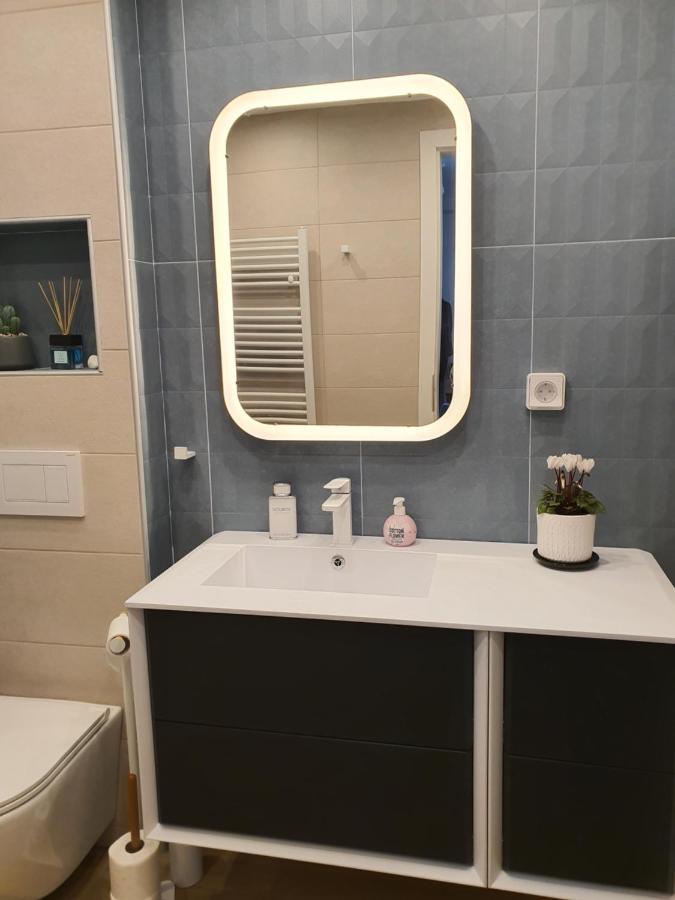 Tony'S Suite With Parking Athena Bagian luar foto