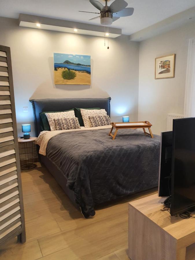 Tony'S Suite With Parking Athena Bagian luar foto